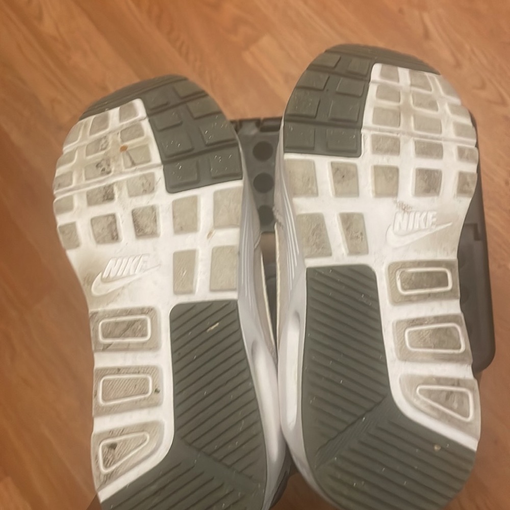 Nike kids 4 youth sneakers - Picture 3 of 4